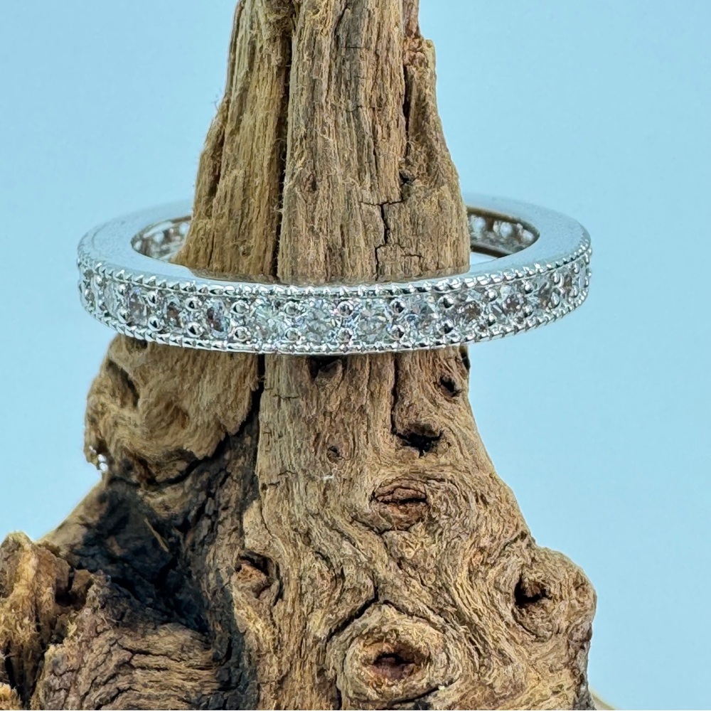 Silver Tone Crystal Infinity Band Ring Size 8.5 Costume Glam Wedding Sparkle
